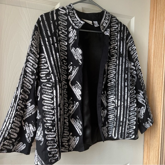 Chico’s Size 2 Women’s BEAUTIFUL Bolero Box Jacket Black & White Abstract Design - Picture 1 of 15